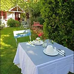 Les D'hotes Le Val D'honfleur Bed and breakfast Équemauville