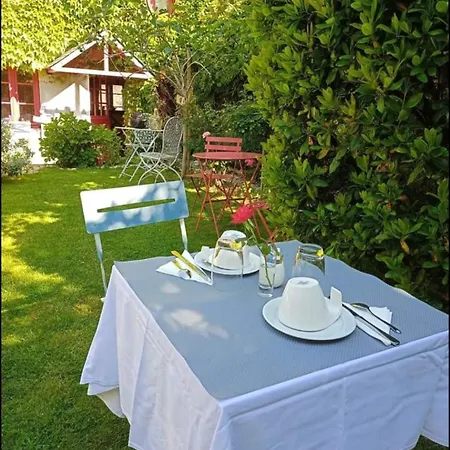 Les D'hotes Le Val D'honfleur Bed & Breakfast Equemauville