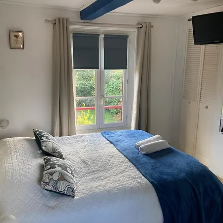 Les D'hotes Le Val D'honfleur Bed & Breakfast 3*