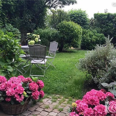 Les D'hotes Le Val D'honfleur Bed & Breakfast