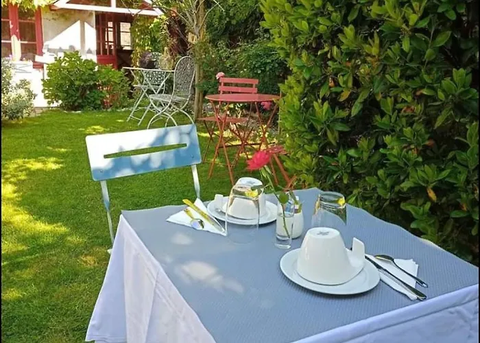 Les D'hotes Le Val D'honfleur Bed & Breakfast Equemauville