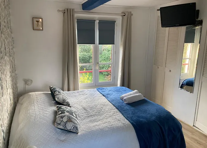 Les D'hotes Le Val D'honfleur Bed & Breakfast 3*