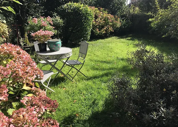 Les D'hotes Le Val D'honfleur Bed & Breakfast 3*